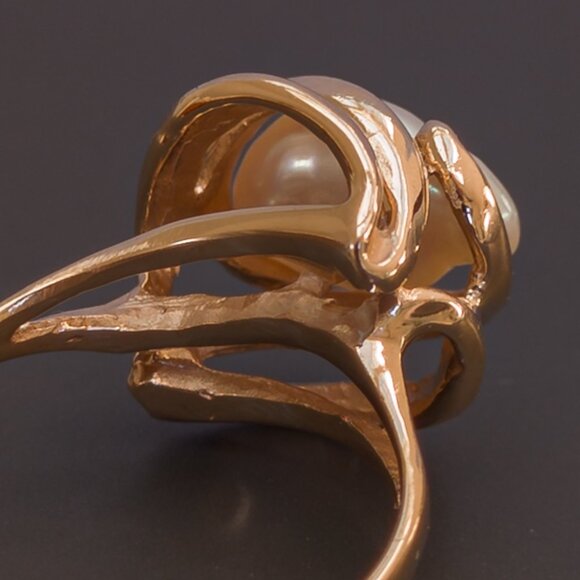 Vintage 14k Gold Sculptural Swirl Ring with Baroque Freshwater Pearl — Size 6.75 - Picture 6 of 14